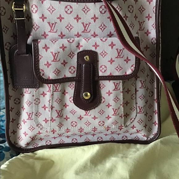 Louis Vuitton - Picture 2 of 2